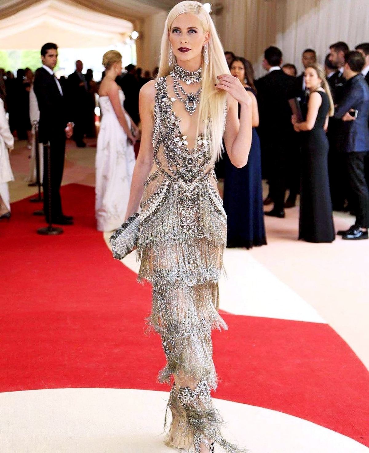 Поппи Делевинь на балу Института костюма Met Gala 2021 «In America: A Lexicon Of Fashion» в Метрополитен-музее, 13 сентября 2021 г., фото 1 Поппи Делевинь на балу Института костюма Met Gala 2021 «In America: A Lexicon Of Fashion», фото 1