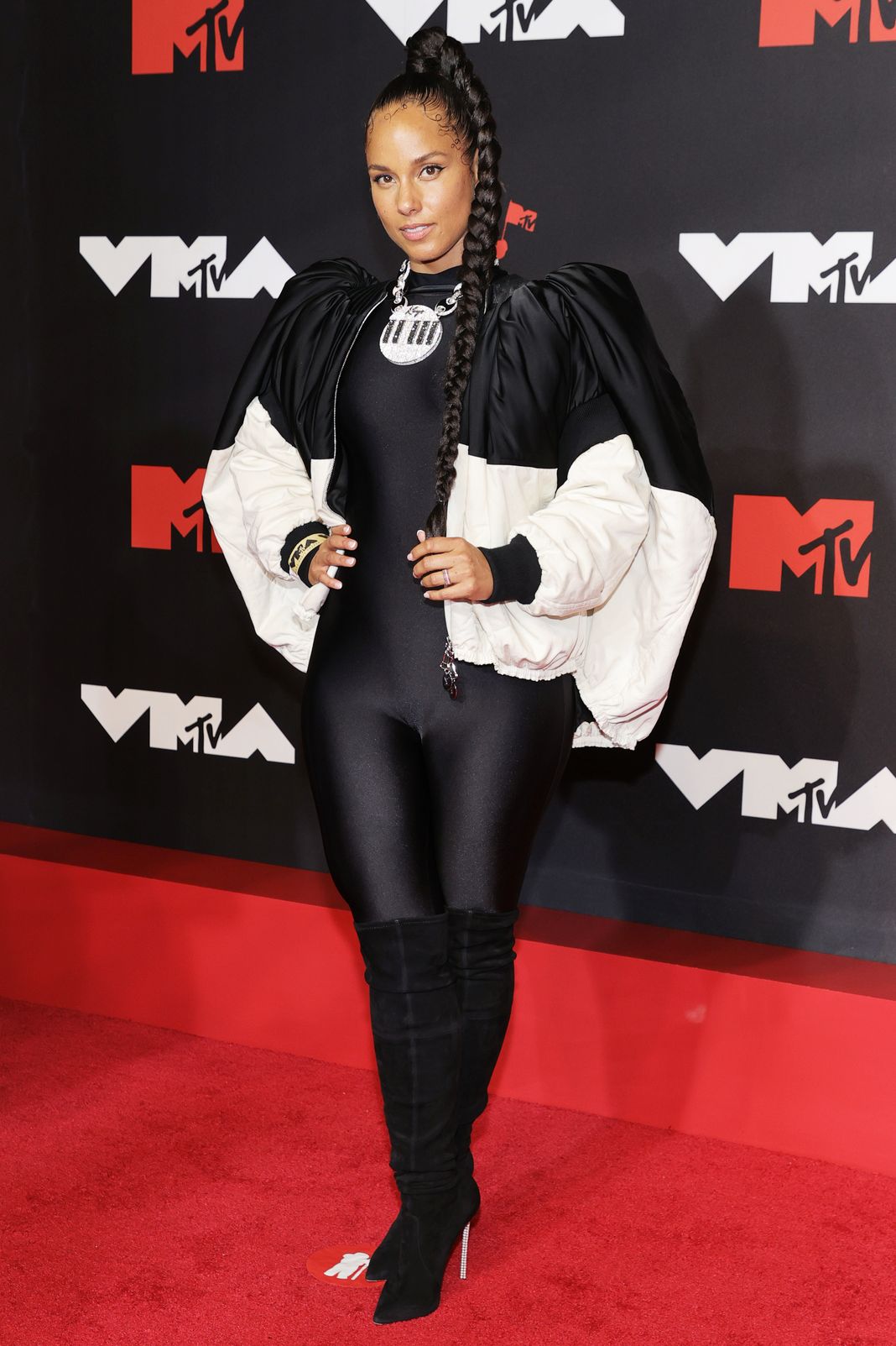 Алиша Киз на церемонии вручения премий MTV Video Music Awards 2021 в Нью-Йорке, 12 сентября 2021 г., фото 1 Алиша Киз на церемонии вручения премий MTV Video Music Awards 2021, фото 1