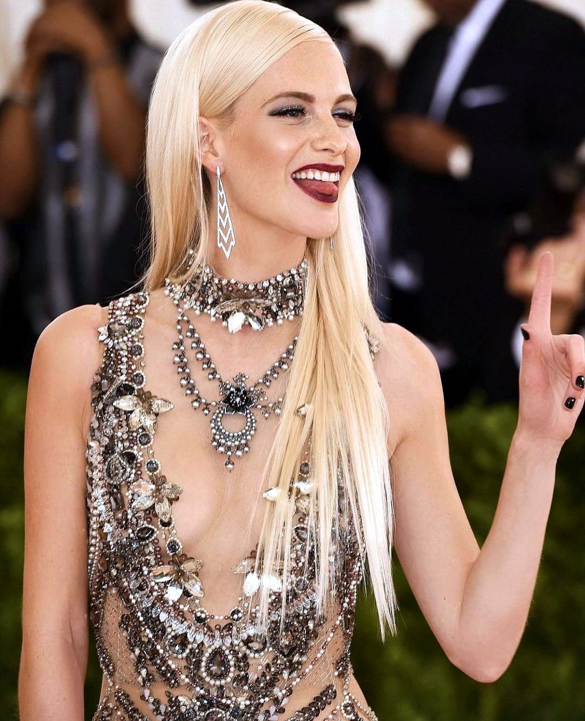 Поппи Делевинь на балу Института костюма Met Gala 2021 «In America: A Lexicon Of Fashion» в Метрополитен-музее, 13 сентября 2021 г., фото 2 Поппи Делевинь на балу Института костюма Met Gala 2021 «In America: A Lexicon Of Fashion», фото 2