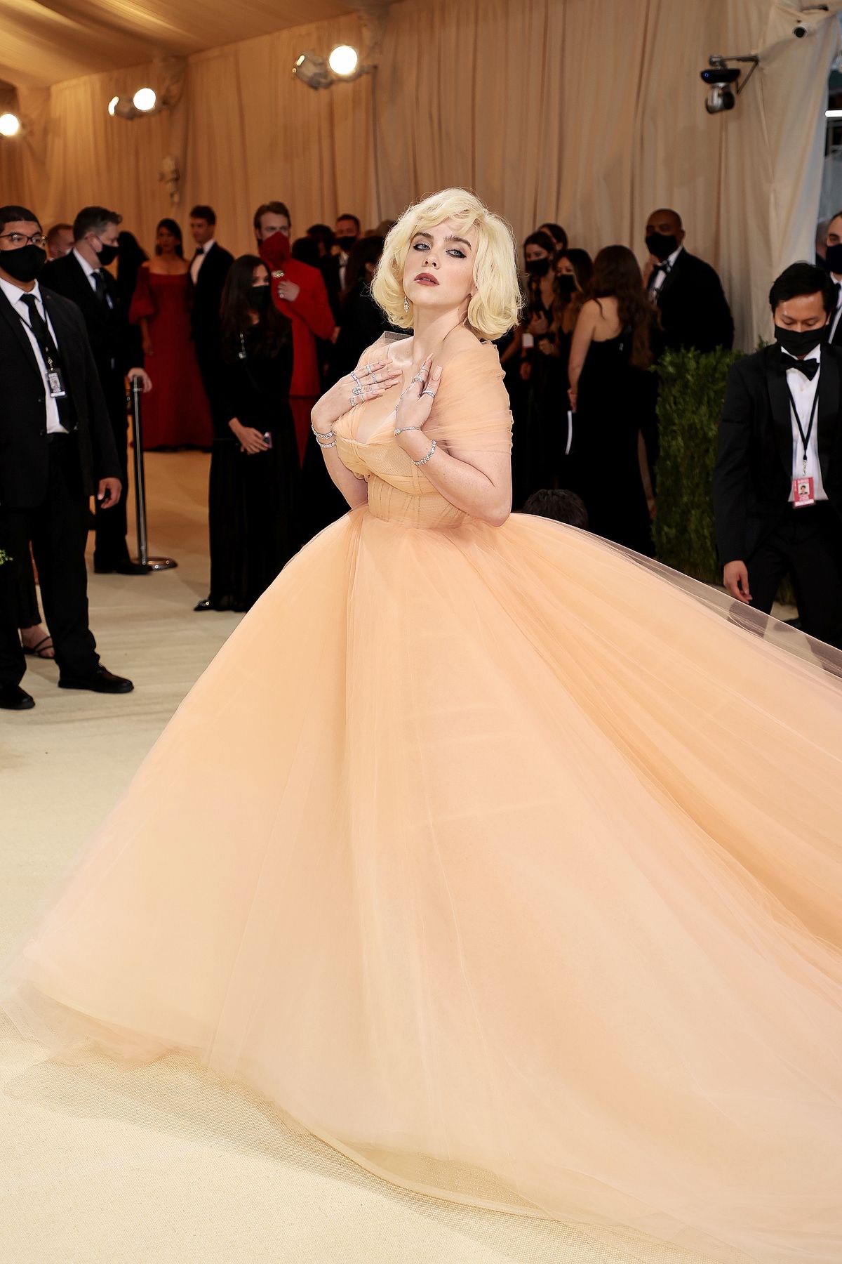 Билли Айлиш на балу Института костюма Met Gala 2021 «In America: A Lexicon Of Fashion» в Метрополитен-музее, 13 сентября 2021 г., фото 1 Билли Айлиш на балу Института костюма Met Gala 2021 «In America: A Lexicon Of Fashion», фото 1