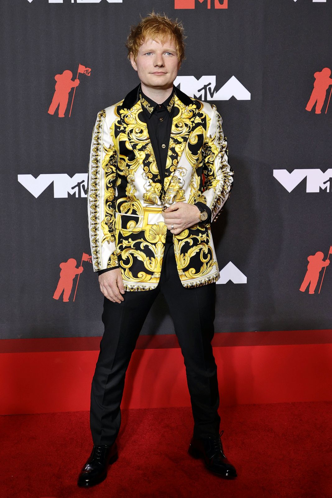 Эд Ширан на церемонии вручения премий MTV Video Music Awards 2021 в Нью-Йорке, 12 сентября 2021 г. Эд Ширан на церемонии вручения премий MTV Video Music Awards 2021