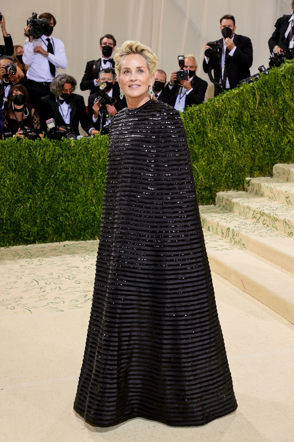 Шэрон Стоун на балу Института костюма Met Gala 2021 «In America: A Lexicon Of Fashion» в Метрополитен-музее, 13 сентября 2021 г., фото 3 Шэрон Стоун на балу Института костюма Met Gala 2021 «In America: A Lexicon Of Fashion», фото 3