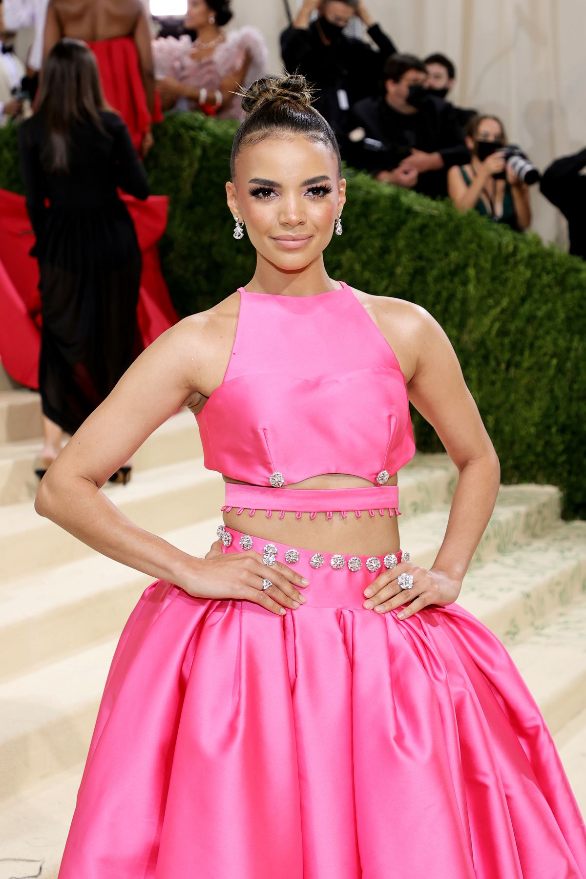 Лесли Грейс на балу Института костюма Met Gala 2021 «In America: A Lexicon Of Fashion» в Метрополитен-музее, 13 сентября 2021 г. Лесли Грейс на балу Института костюма Met Gala 2021 «In America: A Lexicon Of Fashion»