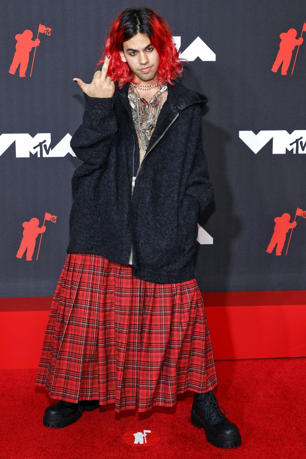 Омер на церемонии вручения премий MTV Video Music Awards 2021 в Нью-Йорке, 12 сентября 2021 г. Омер на церемонии вручения премий MTV Video Music Awards 2021