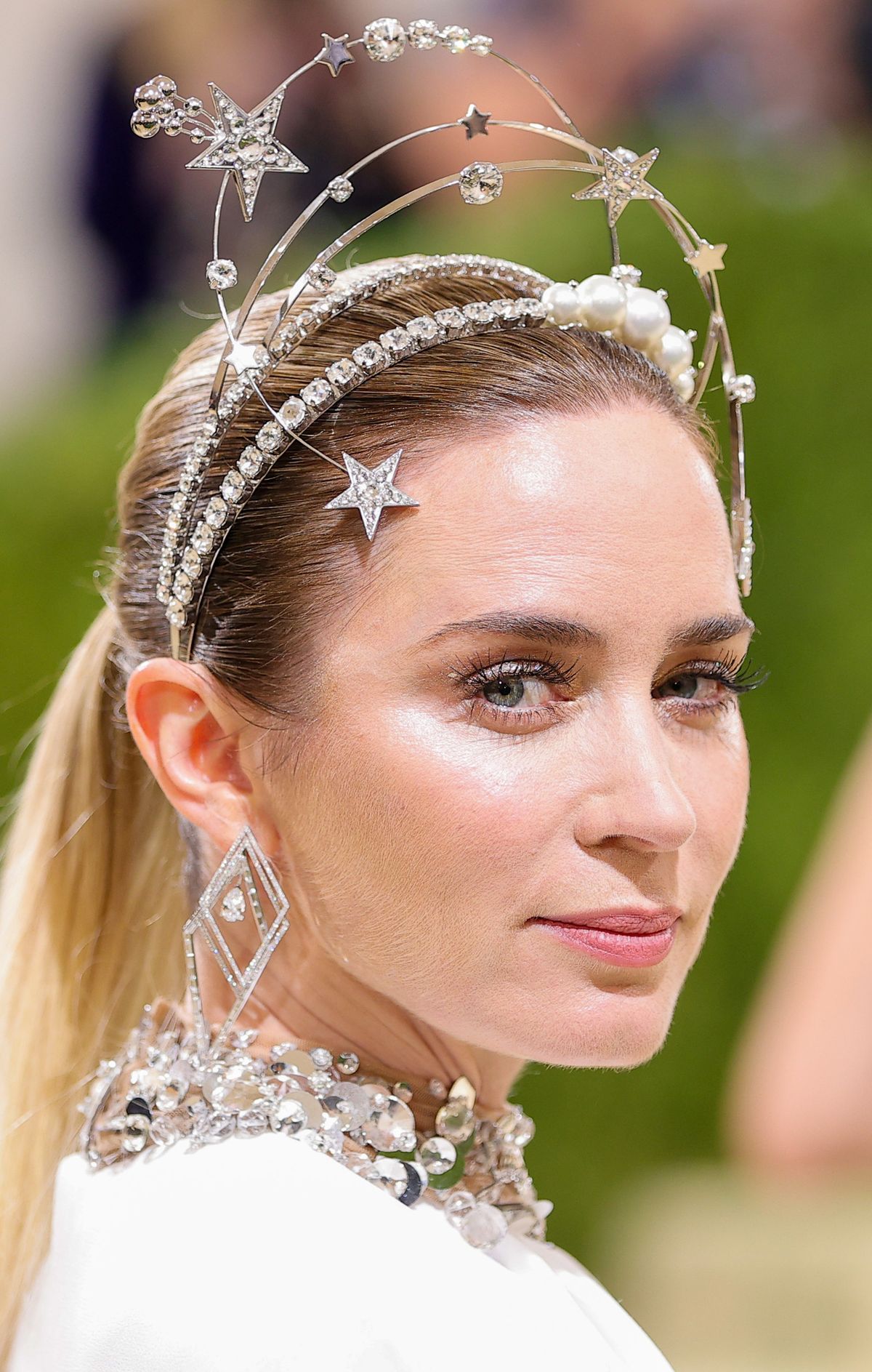 Эмили Блант на балу Института костюма Met Gala 2021 «In America: A Lexicon Of Fashion» в Метрополитен-музее, 13 сентября 2021 г., фото 3 Эмили Блант на балу Института костюма Met Gala 2021 «In America: A Lexicon Of Fashion», фото 3