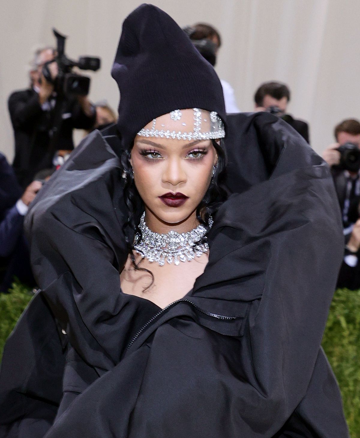 Рианна на балу Института костюма Met Gala 2021 «In America: A Lexicon Of Fashion» в Метрополитен-музее, 13 сентября 2021 г., фото 4 Рианна на балу Института костюма Met Gala 2021 «In America: A Lexicon Of Fashion», фото 4