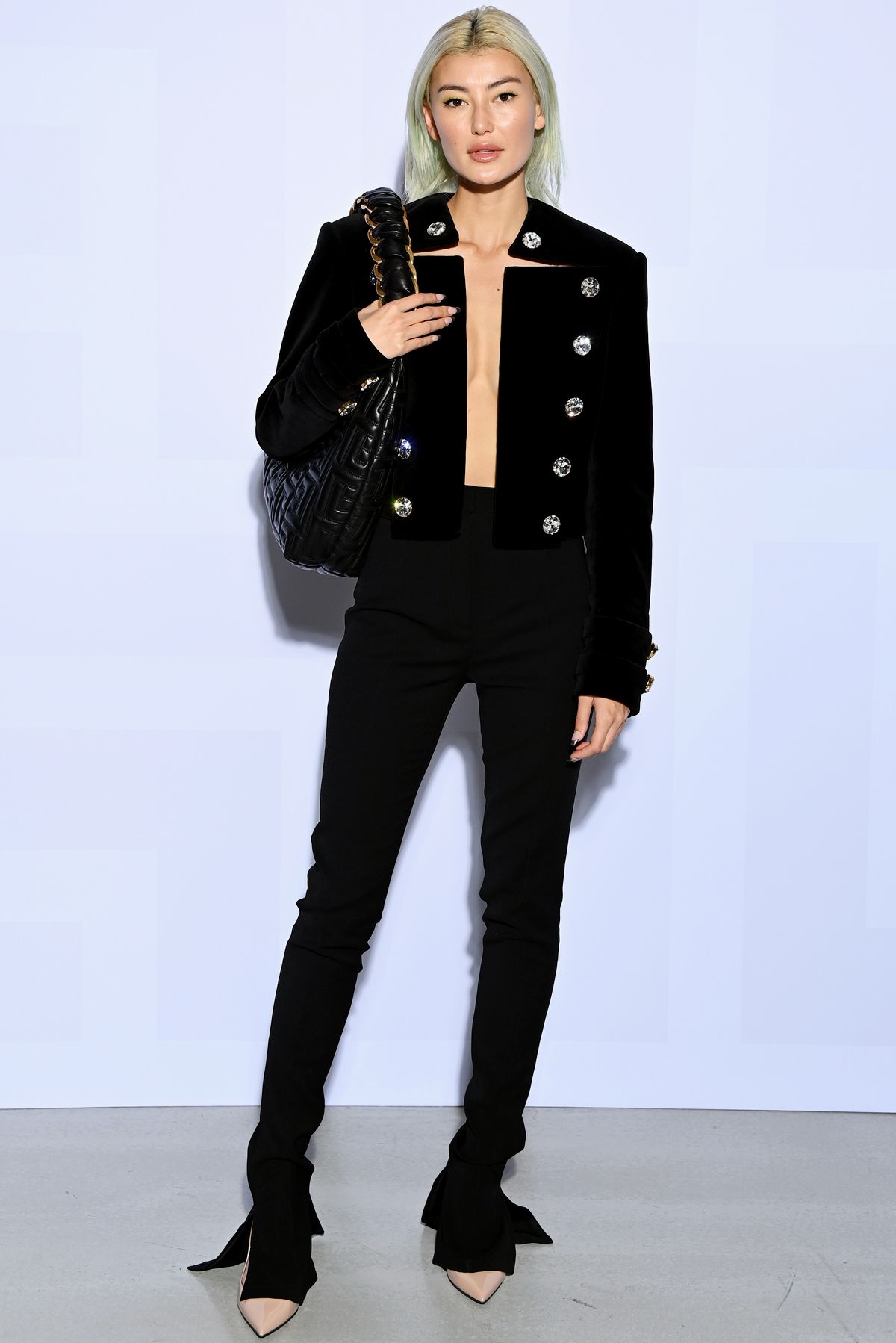 Амалия Гассман на шоу Balmain Womenswear Весна/лето 2022 в рамках Недели моды в Париже, 29 сентября 2021 г. Амалия Гассман на шоу Balmain Womenswear Весна/лето 2022 в рамках Недели моды в Париже