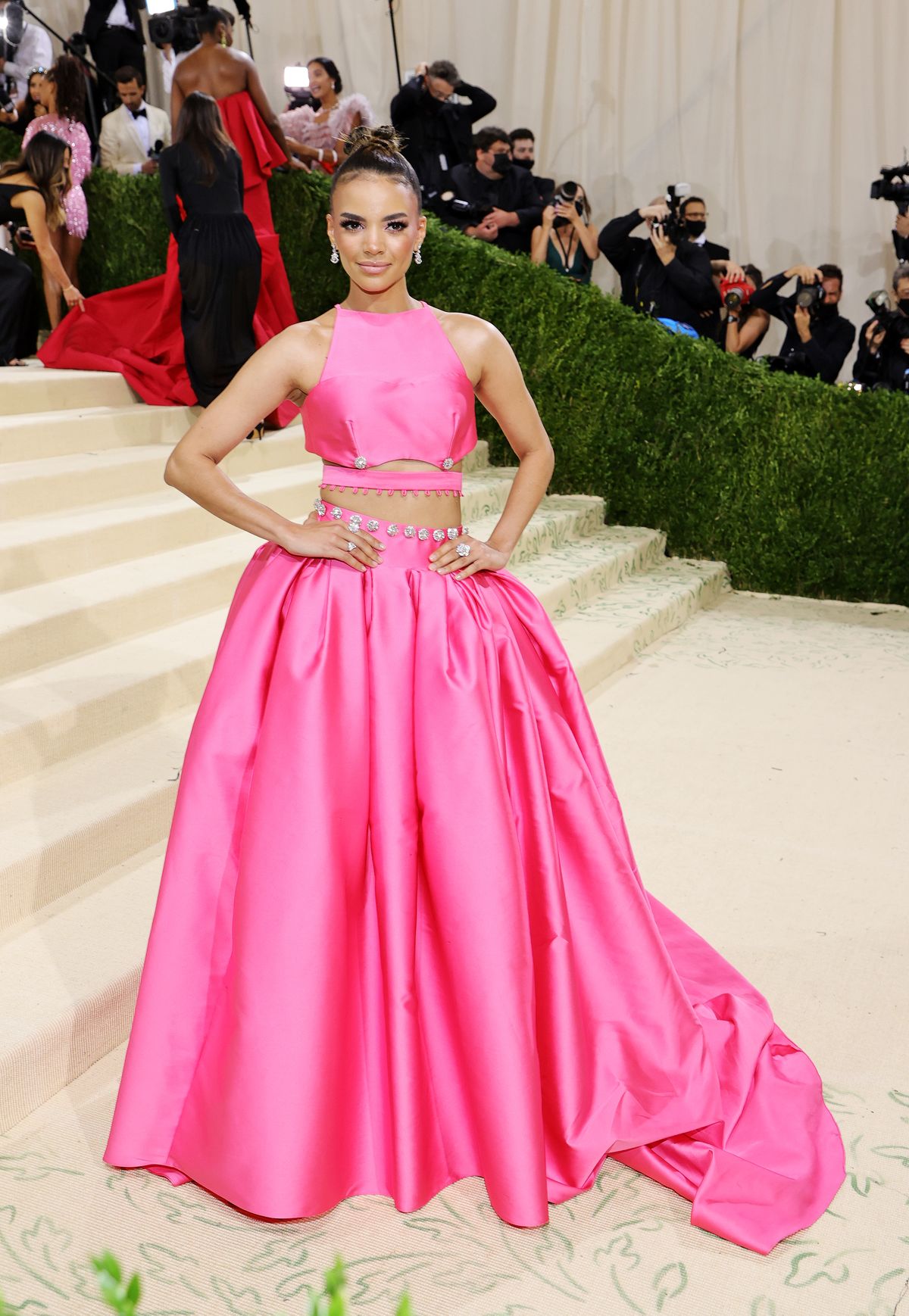 Лесли Грейс на балу Института костюма Met Gala 2021 «In America: A Lexicon Of Fashion» в Метрополитен-музее, 13 сентября 2021 г., фото 1 Лесли Грейс на балу Института костюма Met Gala 2021 «In America: A Lexicon Of Fashion», фото 1