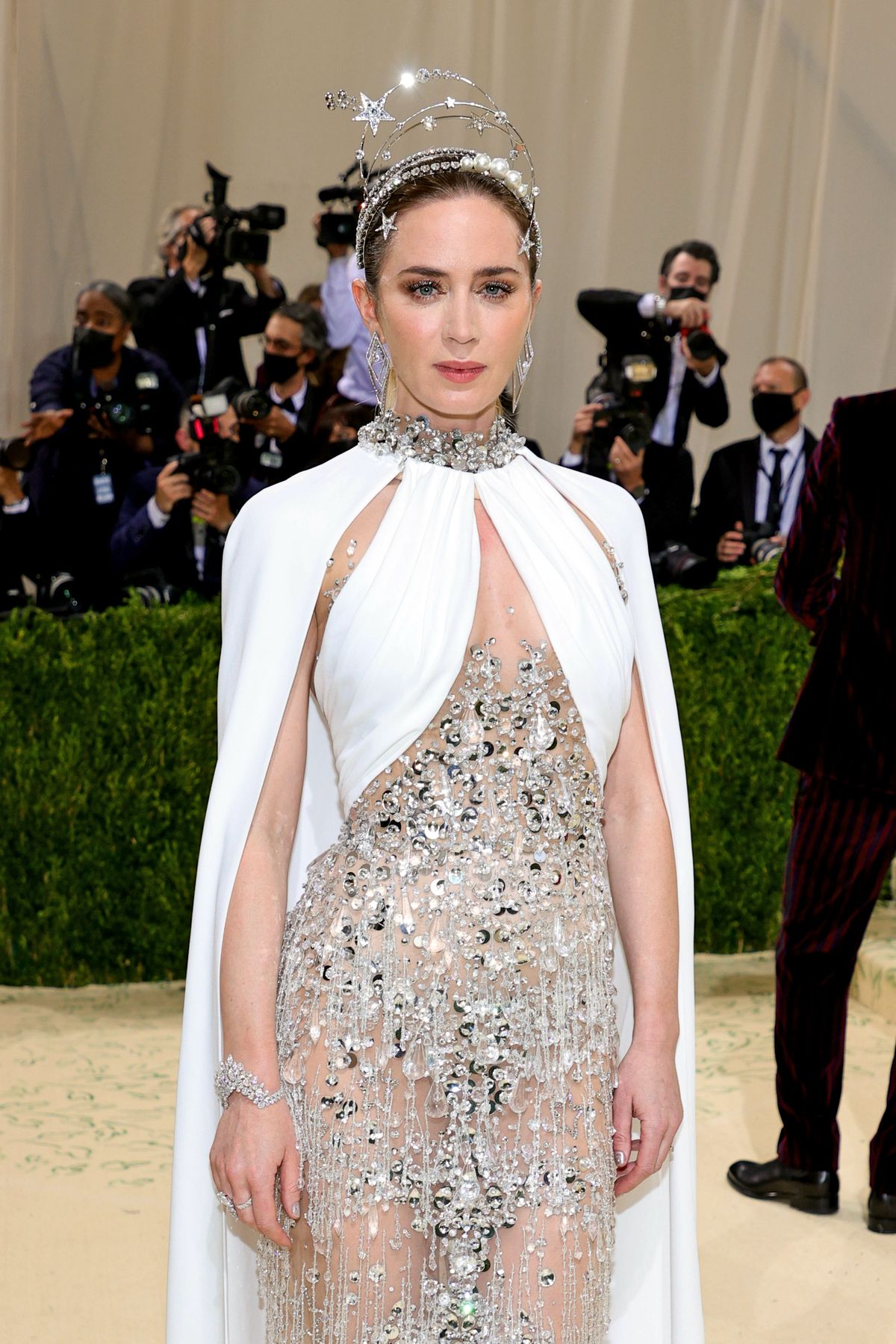 Эмили Блант на балу Института костюма Met Gala 2021 «In America: A Lexicon Of Fashion» в Метрополитен-музее, 13 сентября 2021 г., фото 1 Эмили Блант на балу Института костюма Met Gala 2021 «In America: A Lexicon Of Fashion», фото 1