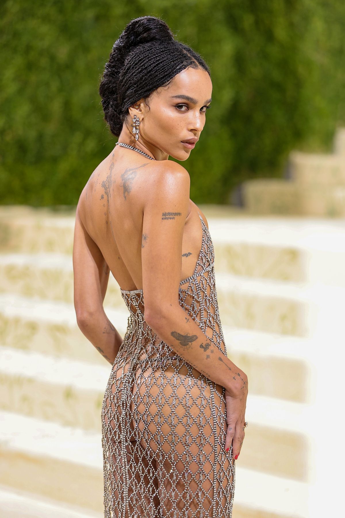 Зои Кравиц на балу Института костюма Met Gala 2021 «In America: A Lexicon Of Fashion» в Метрополитен-музее, 13 сентября 2021 г., фото 2 Зои Кравиц на балу Института костюма Met Gala 2021 «In America: A Lexicon Of Fashion», фото 2