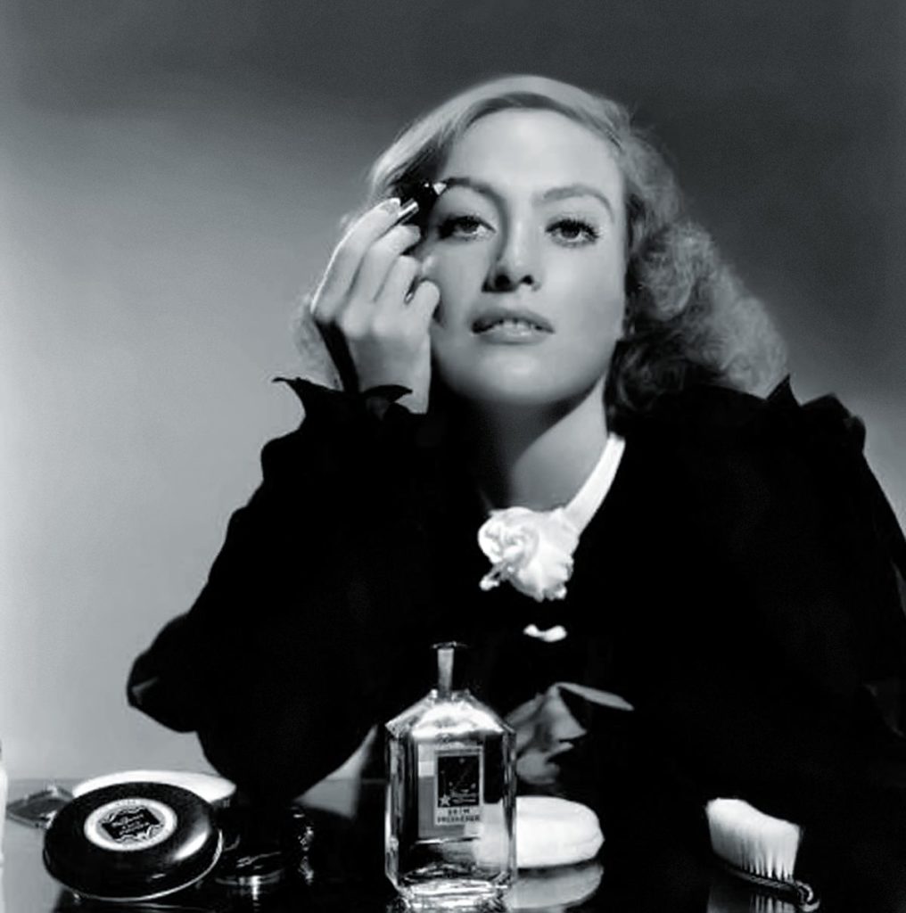 Джоан Кроуфорд наносит макияж Max Factor, 1934 г. Джоан Кроуфорд наносит макияж Max Factor