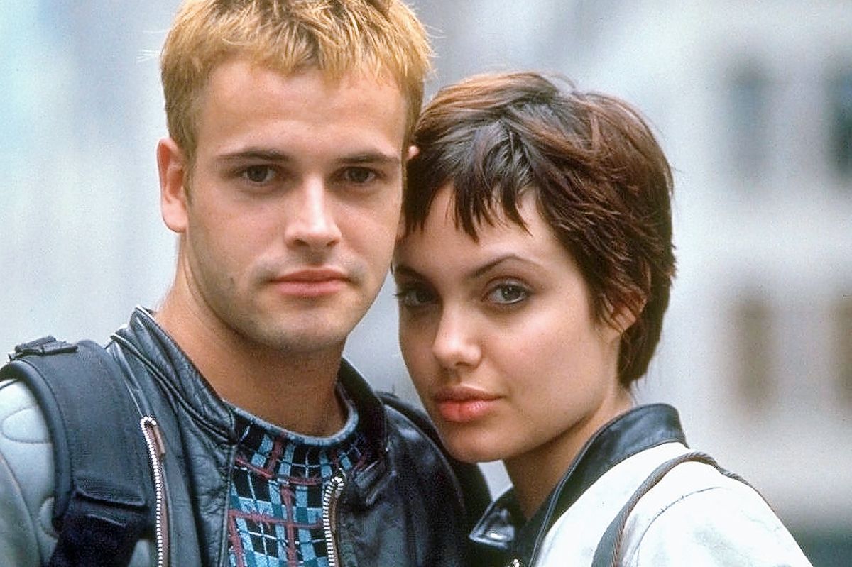 Джонни Ли Миллер, Анджелина Джоли в фильме «Хакеры», 1995 г. Джонни Ли Миллер, Анджелина Джоли в фильме «Хакеры», 1995 г.