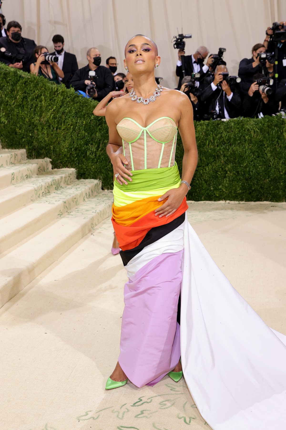 Джордан Александр на балу Института костюма Met Gala 2021 «In America: A Lexicon Of Fashion» в Метрополитен-музее, 13 сентября 2021 г., фото 2 Джордан Александр на балу Института костюма Met Gala 2021 «In America: A Lexicon Of Fashion», фото 2