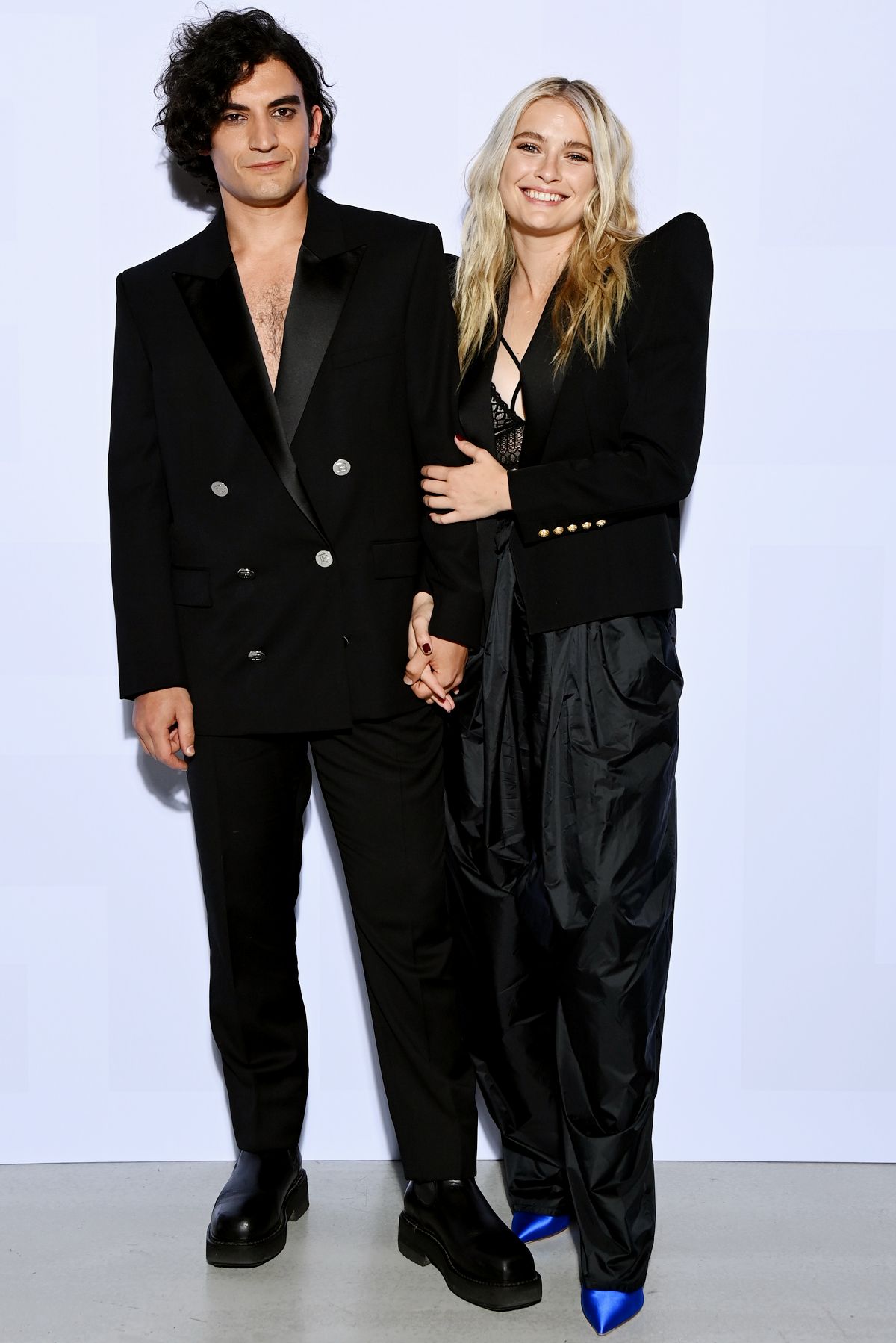 Этьен Барет, Камилль Раза на шоу Balmain Womenswear Весна/лето 2022 в рамках Недели моды в Париже, 29 сентября 2021 г. Этьен Барет, Камилль Раза на шоу Balmain Womenswear Весна/лето 2022 в рамках Недели моды в Париже