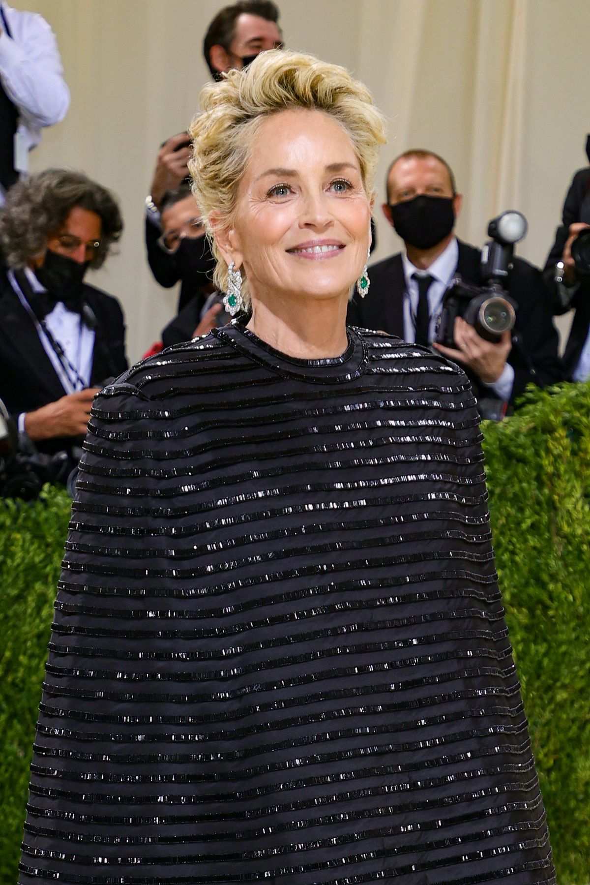Шэрон Стоун на балу Института костюма Met Gala 2021 «In America: A Lexicon Of Fashion» в Метрополитен-музее, 13 сентября 2021 г., фото 1 Шэрон Стоун на балу Института костюма Met Gala 2021 «In America: A Lexicon Of Fashion», фото 1