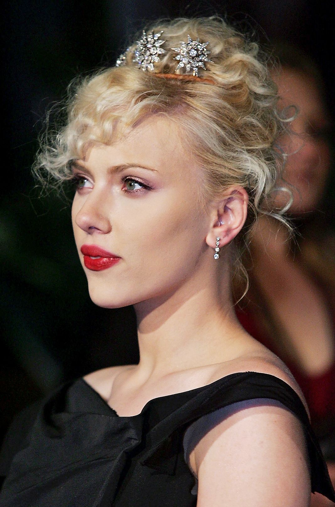Скарлетт Йоханссон на оскаровской вечеринке Vanity Fair, 27 февраля 2005 г. Скарлетт Йоханссон на оскаровской вечеринке Vanity Fair 2005