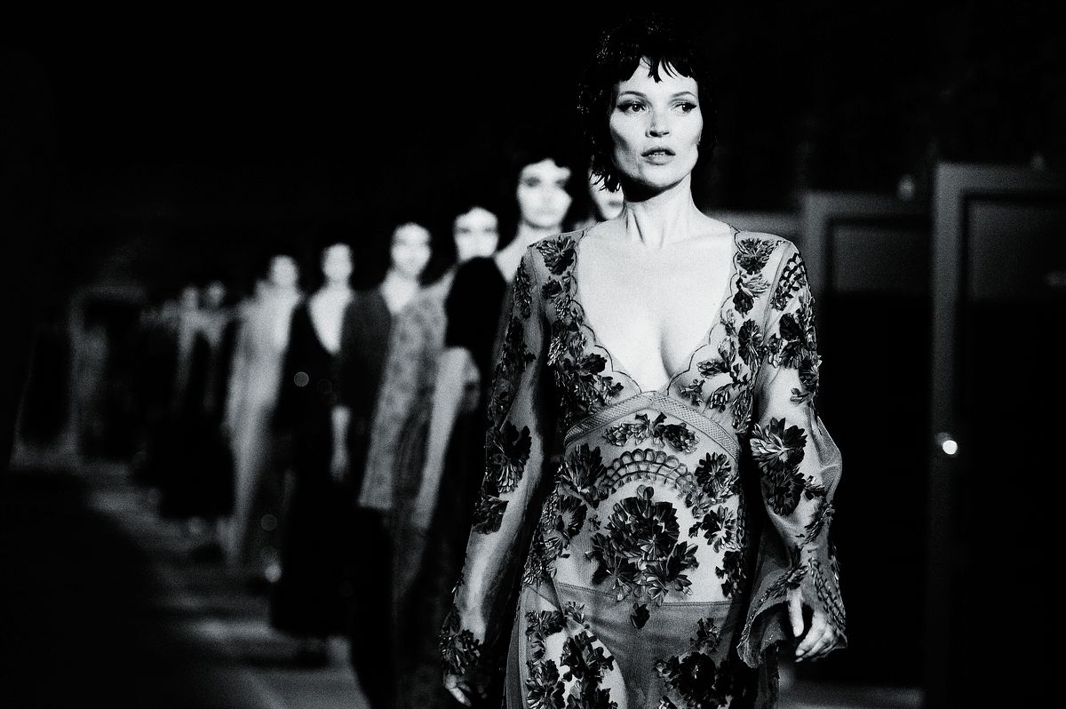 Кейт Мосс на шоу Louis Vuitton Ready-to-Wear Осень/Зима 2013 в рамках Недели моды в Париже, 6 марта 2013 г. Кейт Мосс на шоу Louis Vuitton Ready-to-Wear Осень/Зима 2013