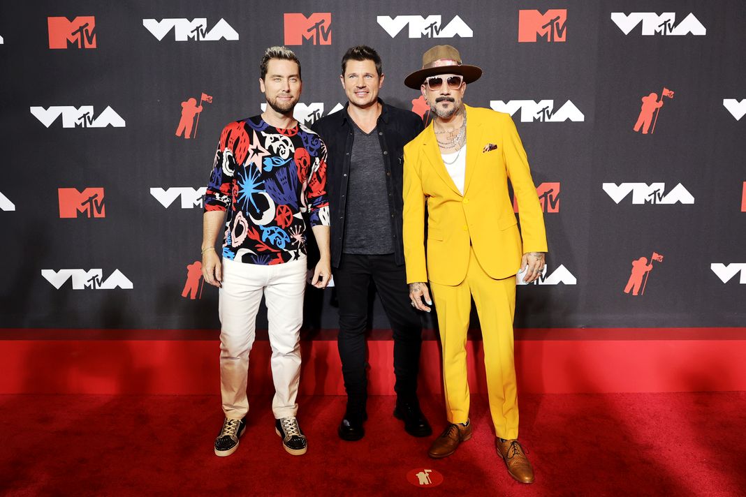 Лэнс Басс, Ник Лаше, Эй Джей Маклин на церемонии вручения премий MTV Video Music Awards 2021 в Нью-Йорке, 12 сентября 2021 г. Лэнс Басс, Ник Лаше, Эй Джей Маклин на церемонии вручения премий MTV Video Music Awards 2021