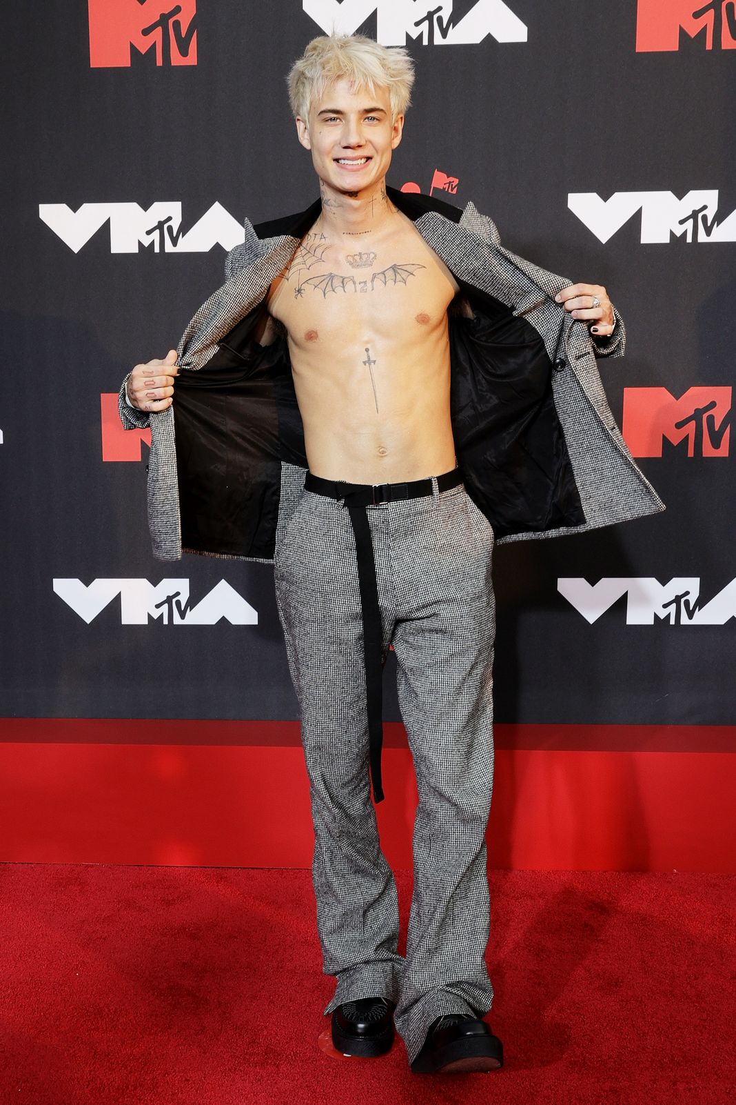 Джейден Хосслер (JXDN) на церемонии вручения премий MTV Video Music Awards 2021 в Нью-Йорке, 12 сентября 2021 г. Джейден Хосслер (JXDN) на церемонии вручения премий MTV Video Music Awards 2021