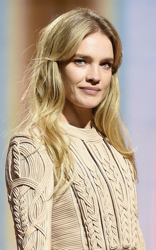 Наталья Водянова на шоу Balmain Festival V02 Весна/Лето 2022 года в рамках Недели моды в Париже, 29 сентября 2021 г., фото 1