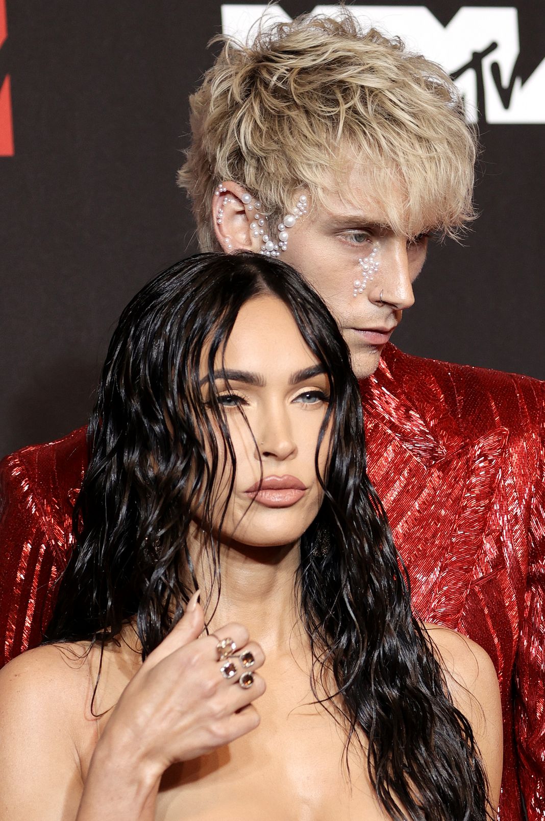 Меган Фокс, Колсон Бэйкер на церемонии вручения премий MTV Video Music Awards 2021 в Нью-Йорке, 12 сентября 2021 г., фото 2 Меган Фокс, Колсон Бэйкер на церемонии вручения премий MTV Video Music Awards 2021, фото 2