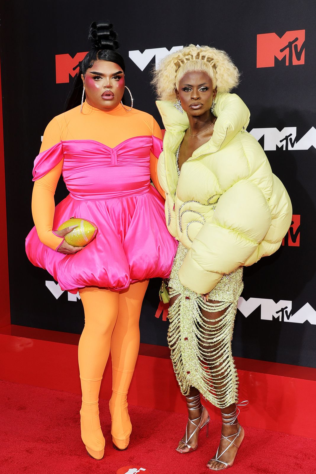 Кэнди Мьюз, Симона на церемонии вручения премий MTV Video Music Awards 2021 в Нью-Йорке, 12 сентября 2021 г. Кэнди Мьюз, Симона на церемонии вручения премий MTV Video Music Awards 2021