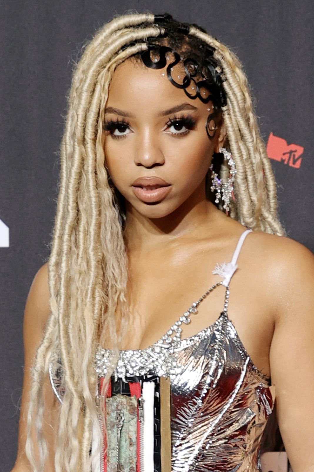 Хлоя Бейли на церемонии вручения премий MTV Video Music Awards 2021 в Нью-Йорке, 12 сентября 2021 г., фото 1 Хлоя Бейли на церемонии вручения премий MTV Video Music Awards 2021, фото 1