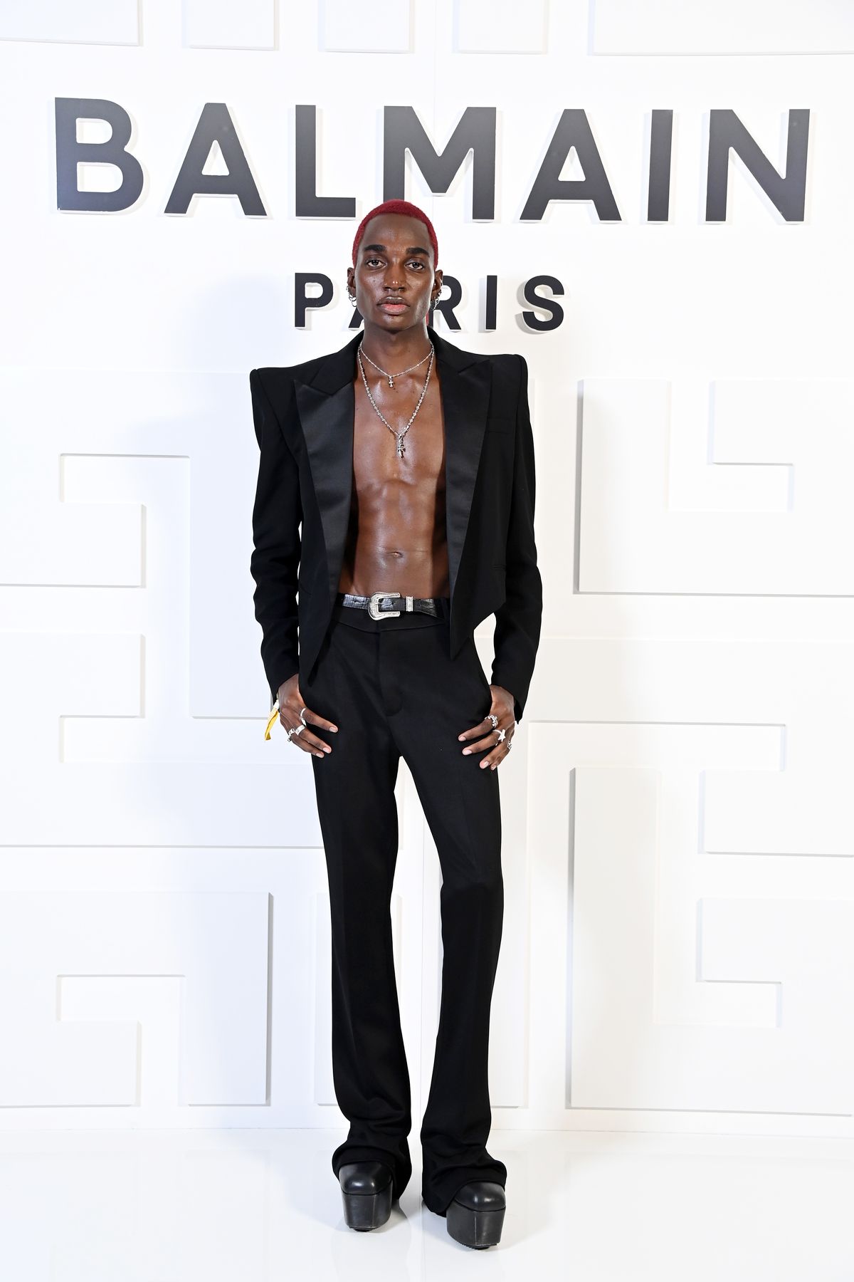 Рики Томпсон на шоу Balmain Womenswear Весна/лето 2022 в рамках Недели моды в Париже, 29 сентября 2021 г. Рики Томпсон на шоу Balmain Womenswear Весна/лето 2022 в рамках Недели моды в Париже