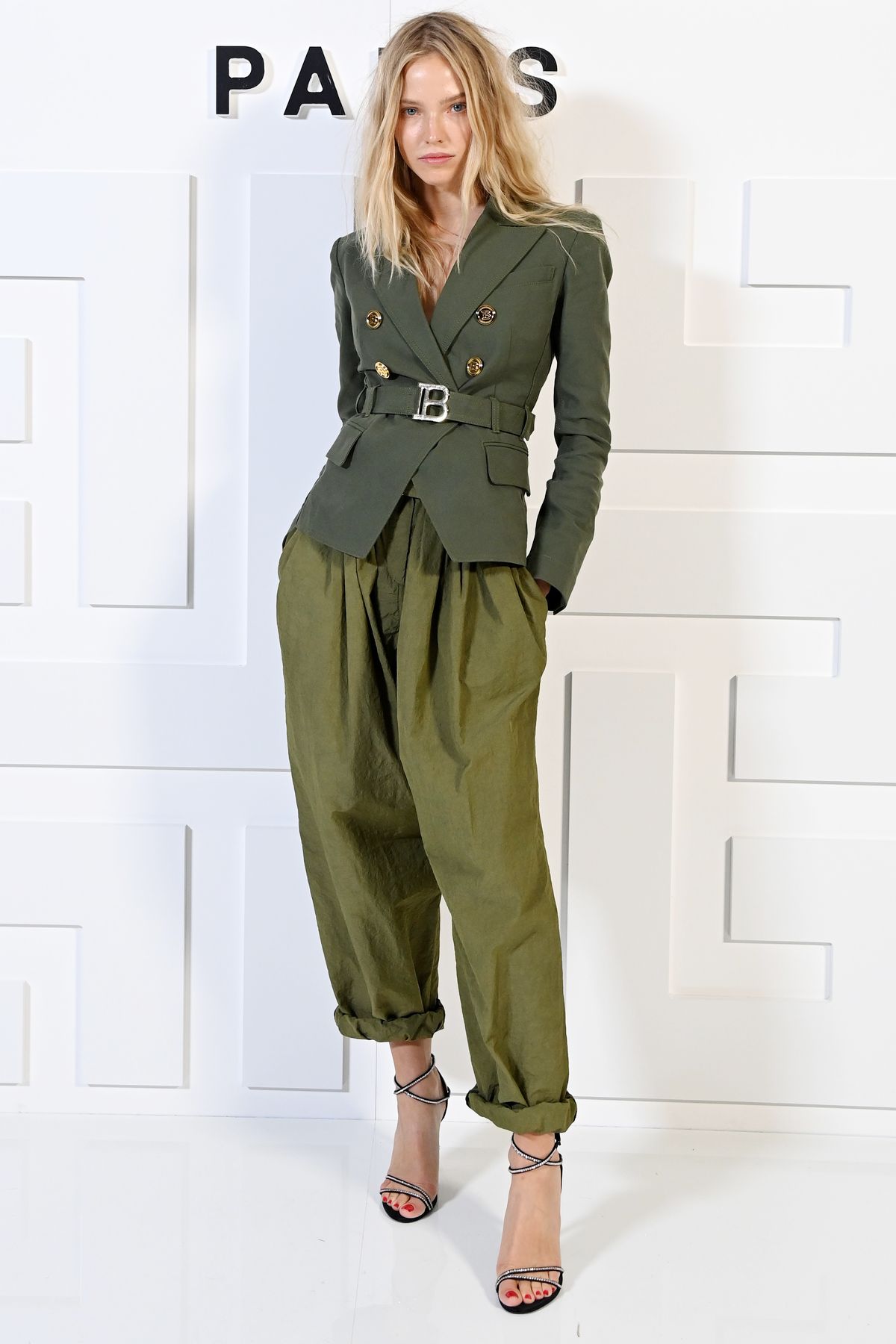 Саша Лусс на шоу Balmain Womenswear Весна/лето 2022 в рамках Недели моды в Париже, 29 сентября 2021 г., фото 1 Саша Лусс на шоу Balmain Womenswear Весна/лето 2022 в рамках Недели моды в Париже, фото 1