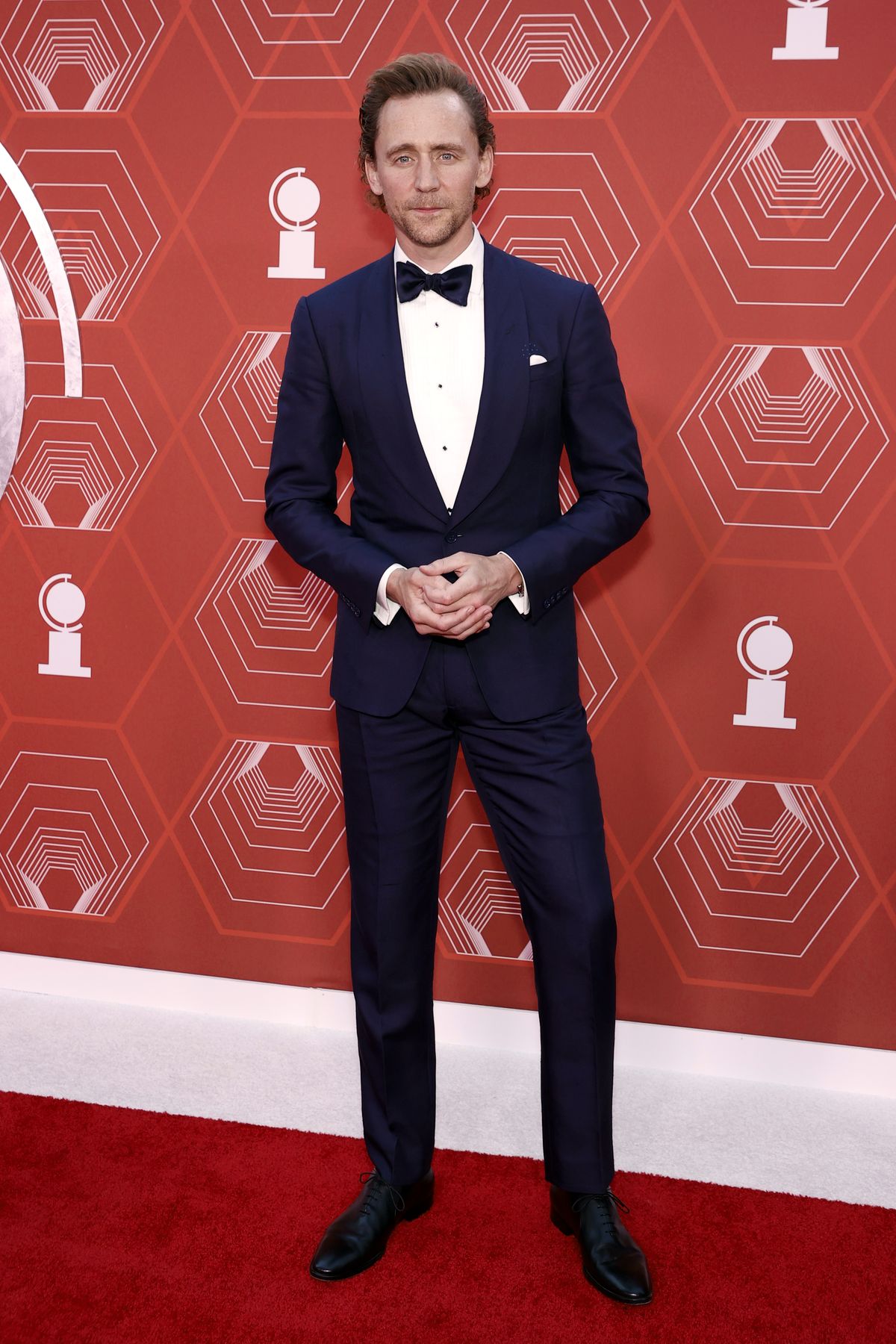 Том Хиддлстон на 74-й ежегодной церемонии вручения премии Tony Awards в Нью-Йорке, 26 сентября 2021 г. Том Хиддлстон на 74-й ежегодной церемонии вручения премии Tony Awards