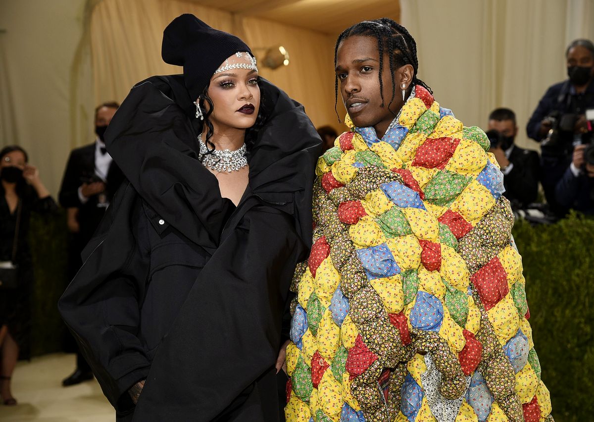 Рианна, A$AP Rocky на балу Института костюма Met Gala 2021 «In America: A Lexicon Of Fashion» в Метрополитен-музее, 13 сентября 2021 г. Рианна, A$AP Rocky на балу Института костюма Met Gala 2021 «In America: A Lexicon Of Fashion»