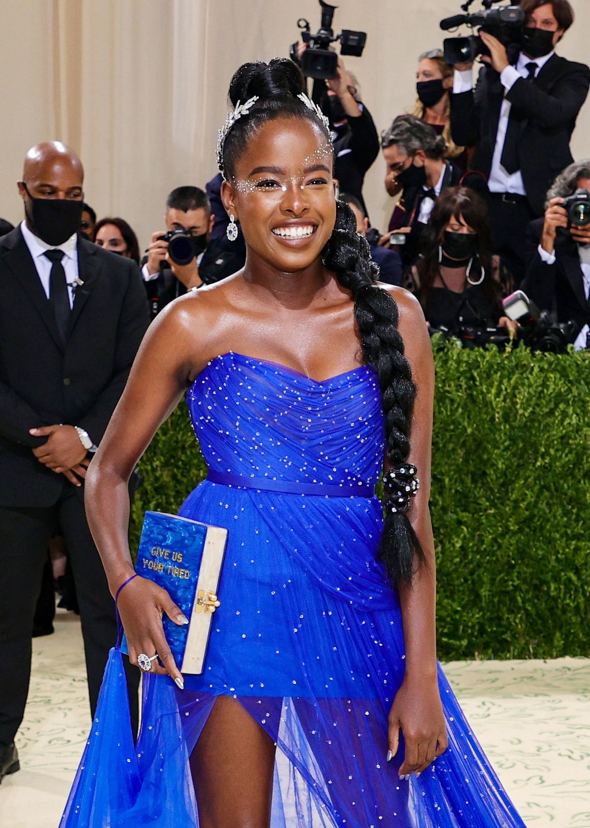 Аманда Горман на балу Института костюма Met Gala 2021 «In America: A Lexicon Of Fashion» в Метрополитен-музее, 13 сентября 2021 г., фото 1 Аманда Горман на балу Института костюма Met Gala 2021 «In America: A Lexicon Of Fashion», фото 1