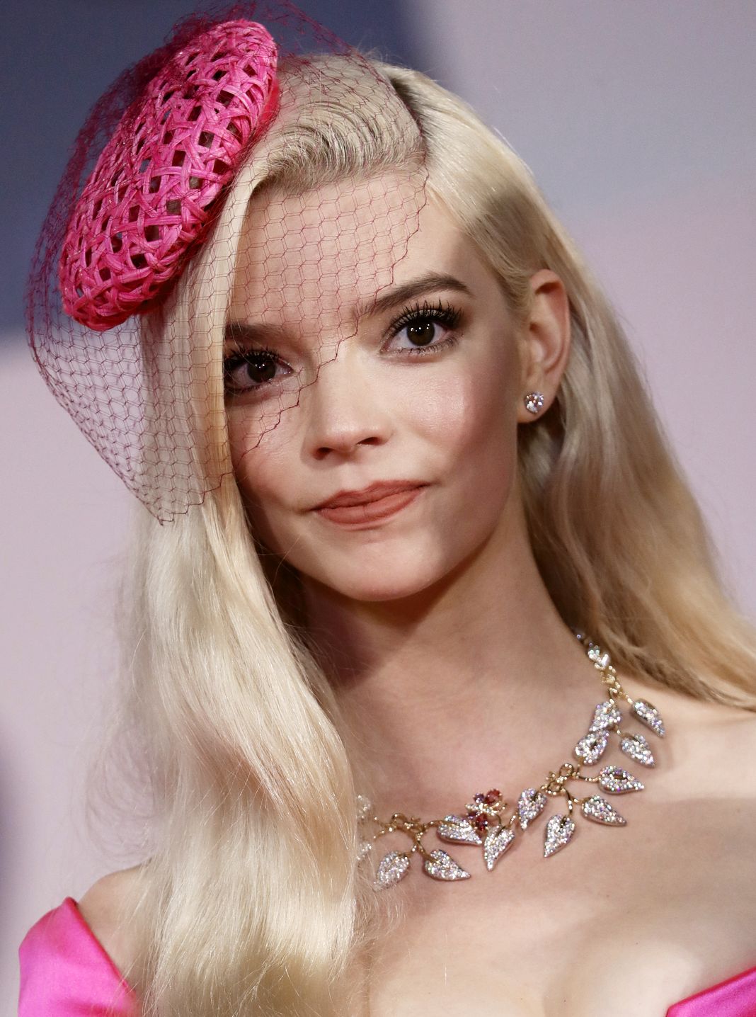 Аня Тейлор-Джой в Dior Haute Couture и украшениях Tiffany & Co. на премьере ленты «Прошлой ночью в Сохо» в рамках 78-го Венецианского международного кинофестиваля, 4 сентября 2021 г., фото 4 Аня Тейлор-Джой в Dior Haute Couture и украшениях Tiffany & Co. на премьере ленты «Прошлой ночью в Сохо» в рамках 78-го Венецианского международного кинофестиваля, 4 сентября 2021 г., фото 4