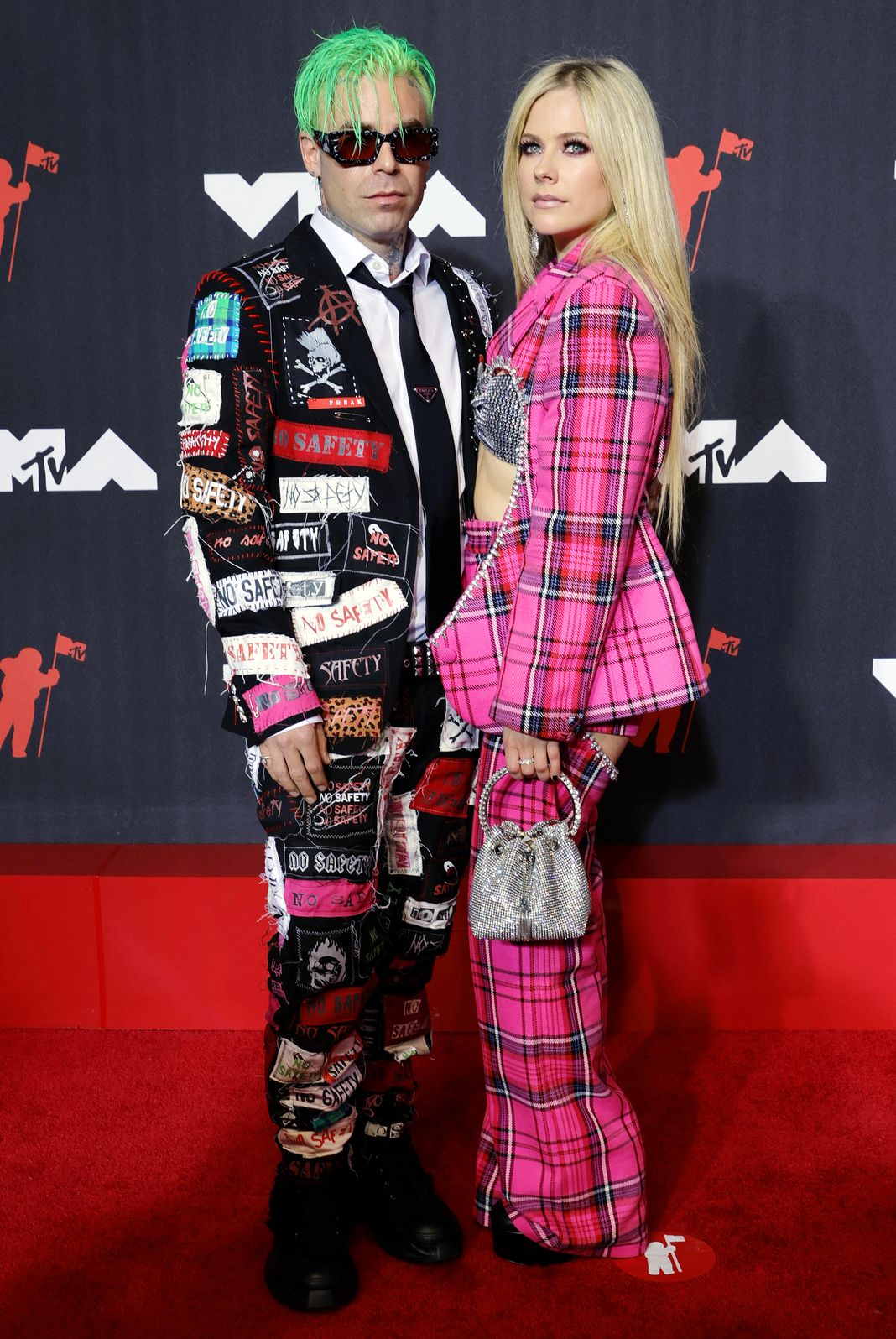 Мод Сан, Аврил Лавин на церемонии вручения премий MTV Video Music Awards 2021 в Нью-Йорке, 12 сентября 2021 г., фото 1 Мод Сан, Аврил Лавин на церемонии вручения премий MTV Video Music Awards 2021, фото 1