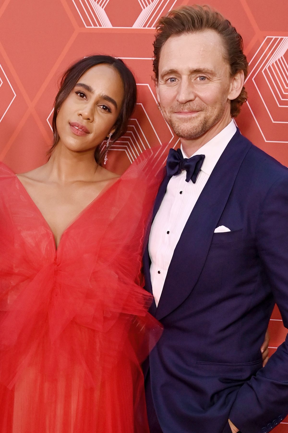 Зави Эштон, Том Хиддлстон на 74-й ежегодной церемонии вручения премии Tony Awards в Нью-Йорке, 26 сентября 2021 г. Зави Эштон, Том Хиддлстон на 74-й ежегодной церемонии вручения премии Tony Awards в Нью-Йорке, 26 сентября 2021 г.