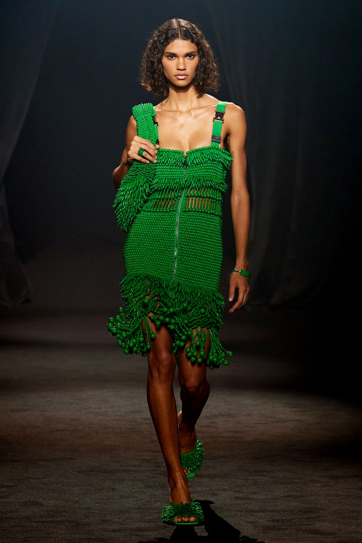 Bottega Veneta, дизайнер Дэниел Ли на шоу «Love Brings Love» памяти Альбера Эльбаза, 5 октября 2021 г. Bottega Veneta, дизайнер Дэниел Ли на шоу «Love Brings Love»