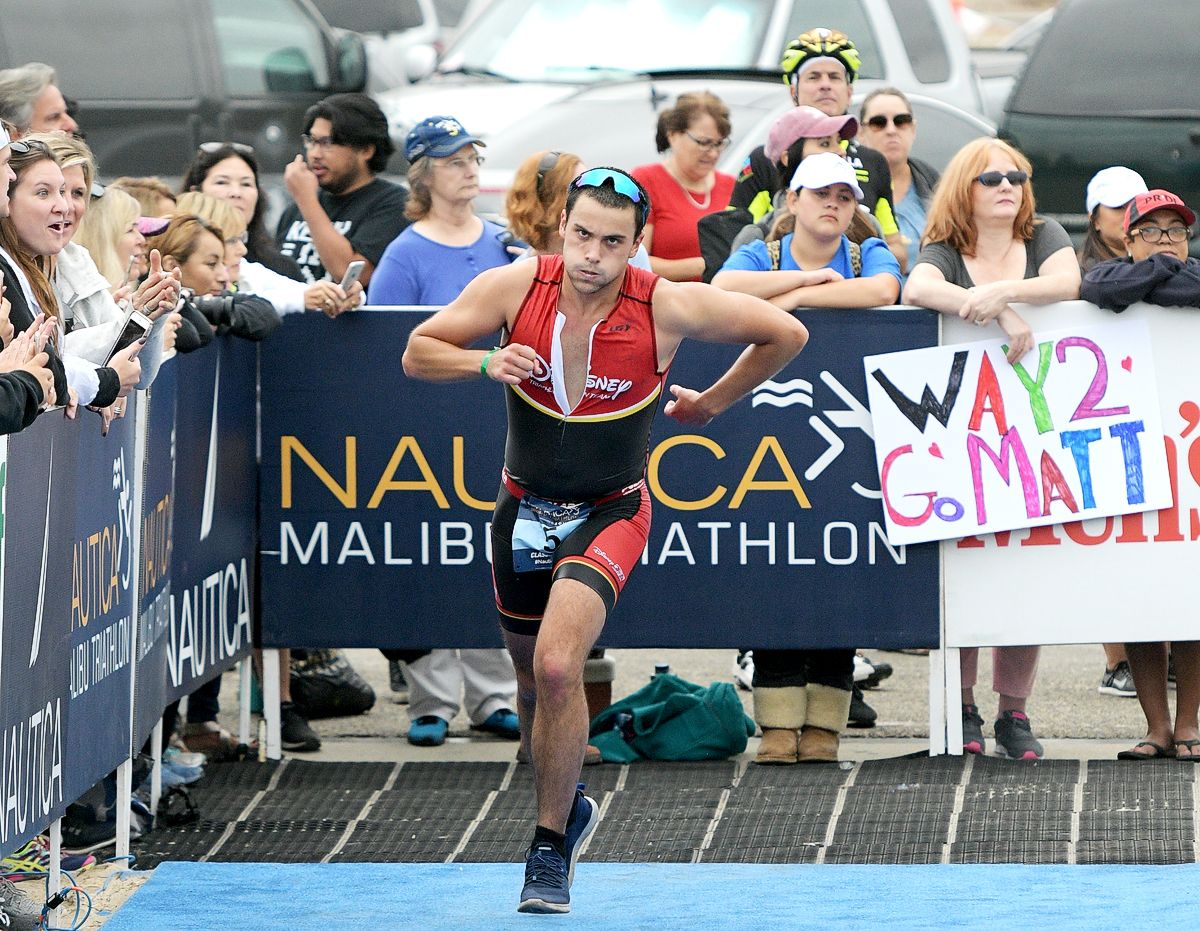 Джек Фалахи участвует в триатлоне Nautica Malibu Triathlon на пляже Зума в Малибу, 17 сентября 2017 г. Участвует в триатлоне Nautica Malibu Triathlon
