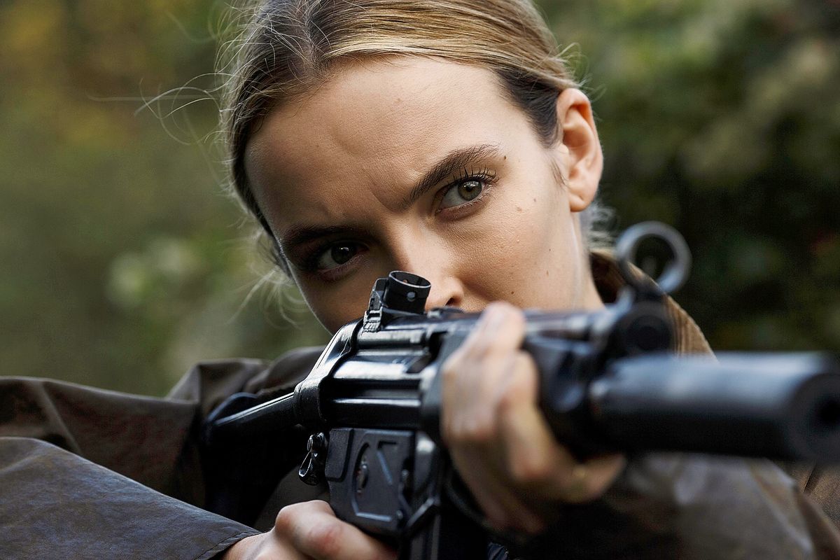 Джоди Комер в роли Вилланель (Оксана Астанкова) в сериале «Убивая Еву» Джоди Комер в роли Вилланель (Оксана Астанкова) в «Убивая Еву»