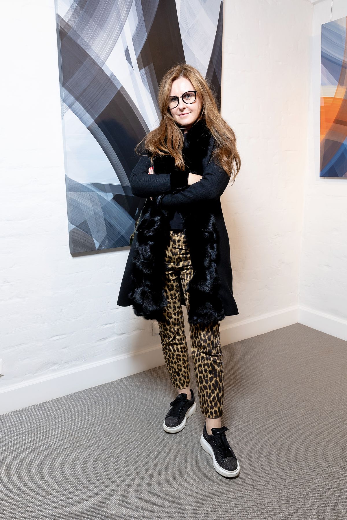 Екатерина Кононенко на выставке Ромена Фроке «Линии и связи» в галерее Askeri Gallery, 5 октября 2021 г. Екатерина Кононенко на выставке Ромена Фроке «Линии и связи»