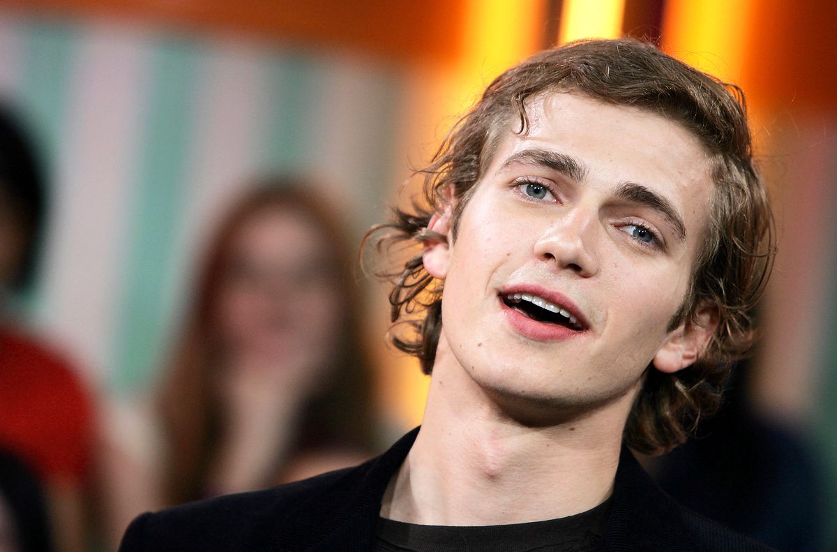 Хейден Кристенсен на сцене во время прямого эфира MTV Total Request в Нью-Йорке, 2 мая 2005 г. Хейден Кристенсен на сцене во время прямого эфира MTV Total Request
