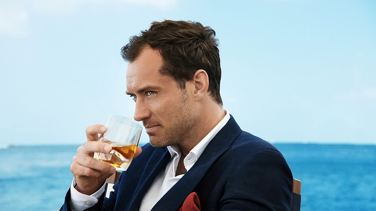 Johnnie Walker Blue Label объявляет о сотрудничестве с Джудом Лоу, чтобы представить фильм «Пари джентльменов», 1 июля 2014 г. Johnnie Walker Blue Label объявляет о сотрудничестве с Джудом Лоу, чтобы представить фильм «Пари джентльменов»