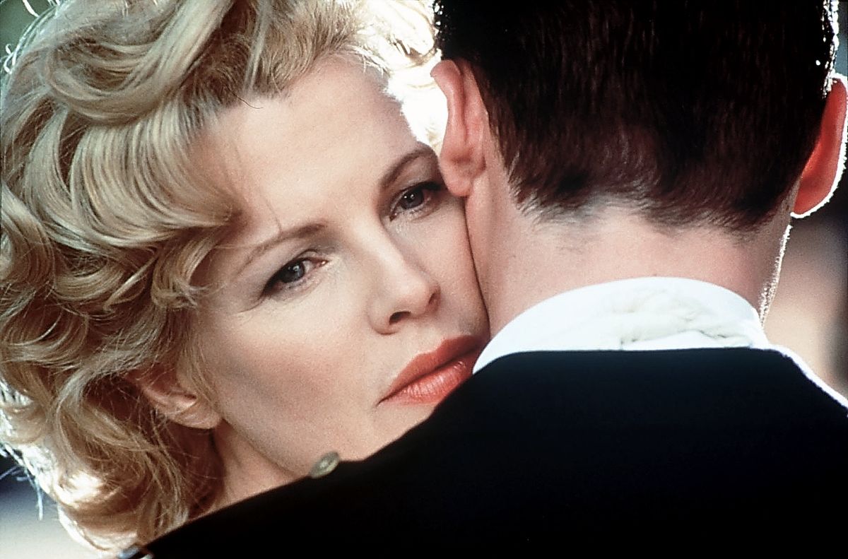 Ким Бейсингер в фильме «Секреты Лос-Анджелеса», 1997 г. Ким Бейсингер в фильме «Секреты Лос-Анджелеса»