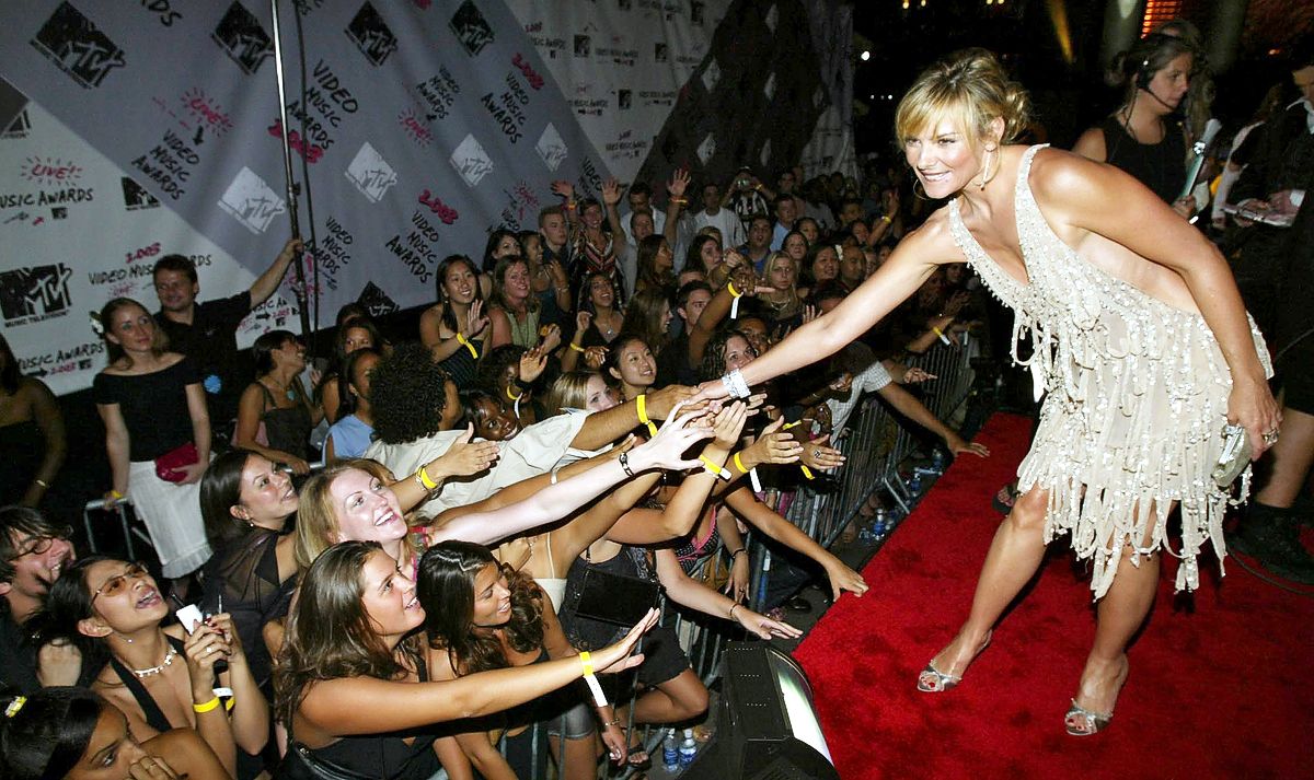 Ким Кэттролл на церемонии вручения премии MTV Video Music Awards 2003 в Нью-Йорке, 28 августа 2003 г. Ким Кэттролл на церемонии вручения премии MTV Video Music Awards 2003