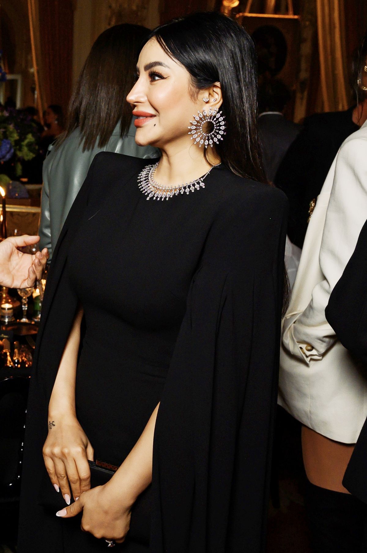 Ложайн Омран на шоу Messika by Kate Moss в отеле Ritz Paris, 3 октября 2021 г. Ложайн Омран на шоу Messika by Kate Moss