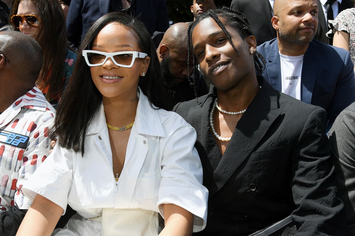 Рианна и A$AP Rocky на шоу Louis Vuitton Menswear Весна/Лето 2019 в рамках Недели моды в Париже, 21 июня 2018 г. Рианна и A$AP Rocky на шоу Louis Vuitton Menswear Весна/Лето 2019