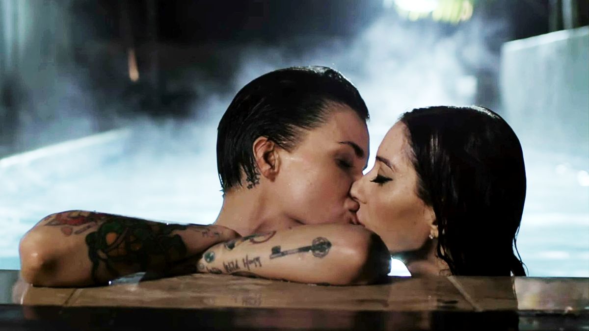 Руби Роуз в клипе группы The Veronicas «On Your Side». Руби Роуз в клипе группы The Veronicas «On Your Side»