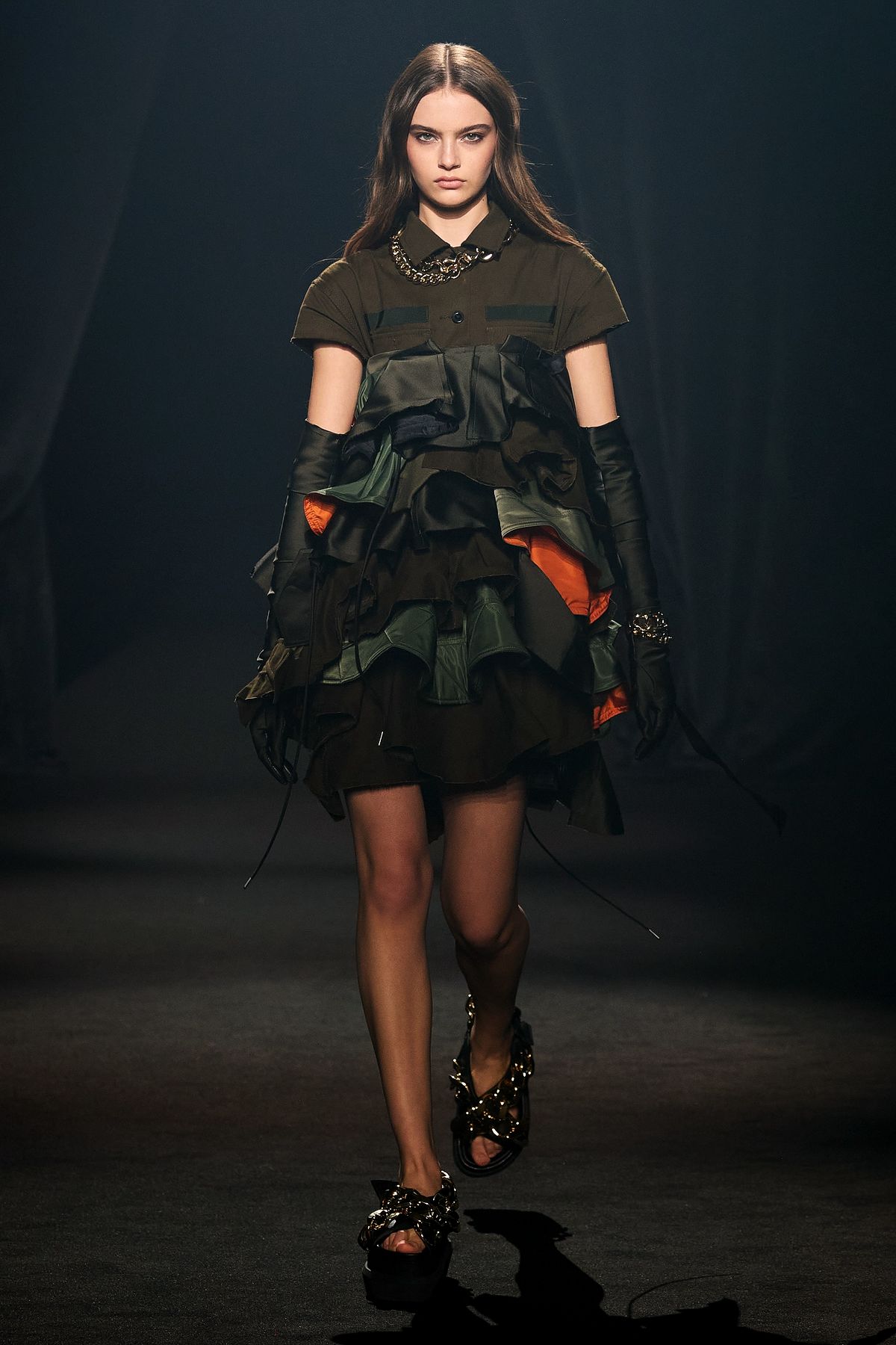 Sacai, дизайнер Титосэ Абэ на шоу «Love Brings Love» памяти Альбера Эльбаза, 5 октября 2021 г. Sacai, дизайнер Титосэ Абэ на шоу «Love Brings Love»
