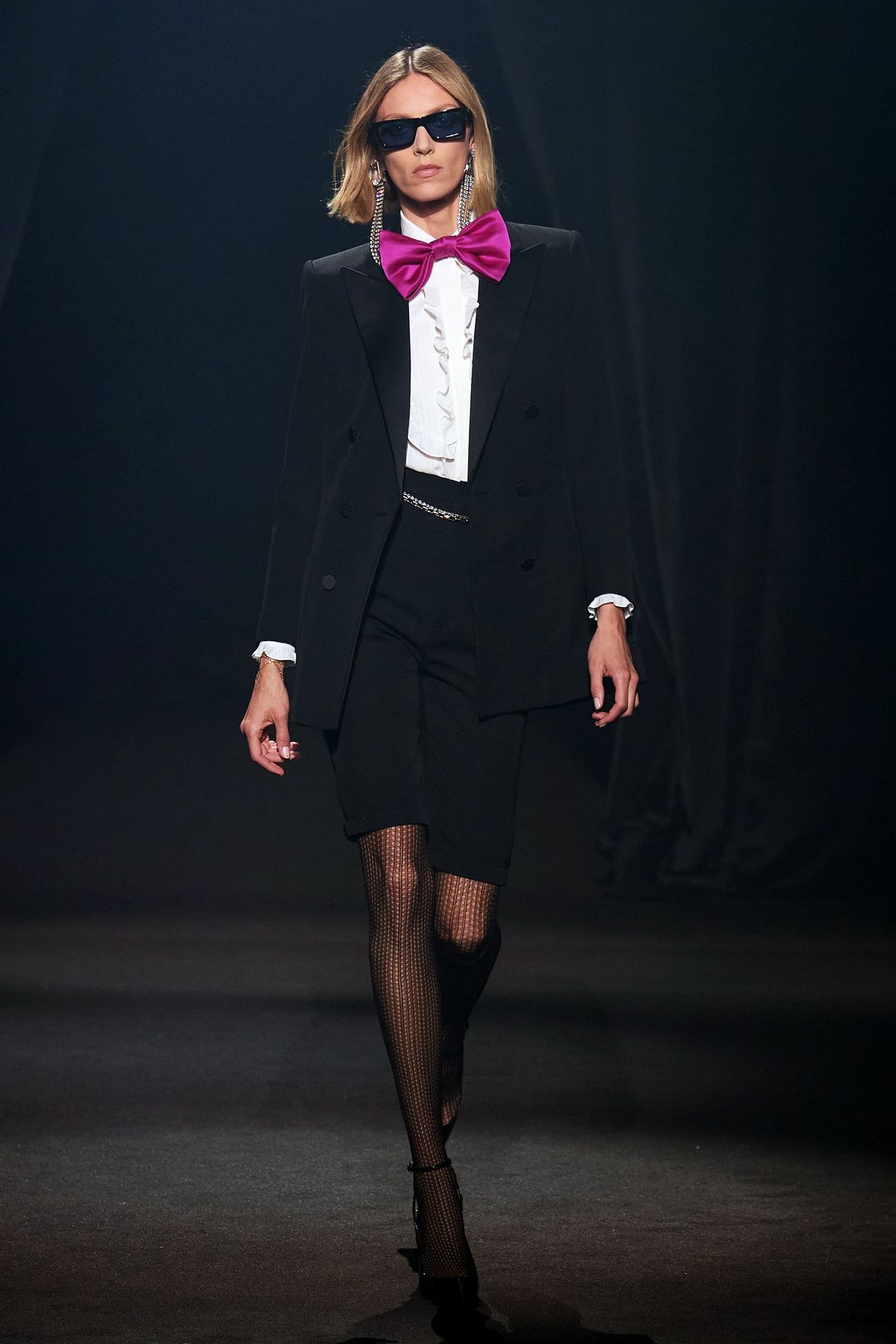 Saint laurent, дизайнер Энтони Ваккарелло на шоу «Love Brings Love» памяти Альбера Эльбаза, 5 октября 2021 г. Saint laurent, дизайнер Энтони Ваккарелло на шоу «Love Brings Love»