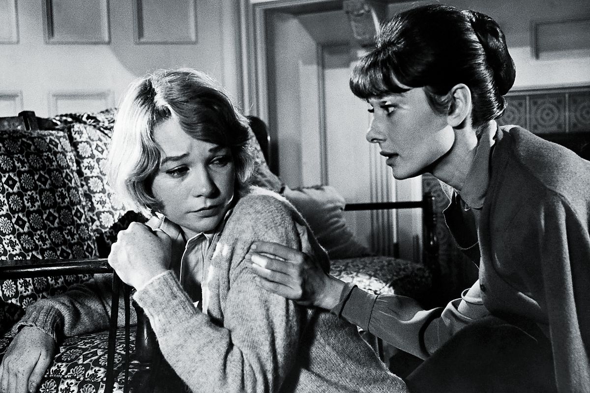 Ширли Маклейн с Одри Хепберн в фильме «Детский час», 1961 г. Ширли Маклейн с Одри Хепберн в фильме «Детский час»