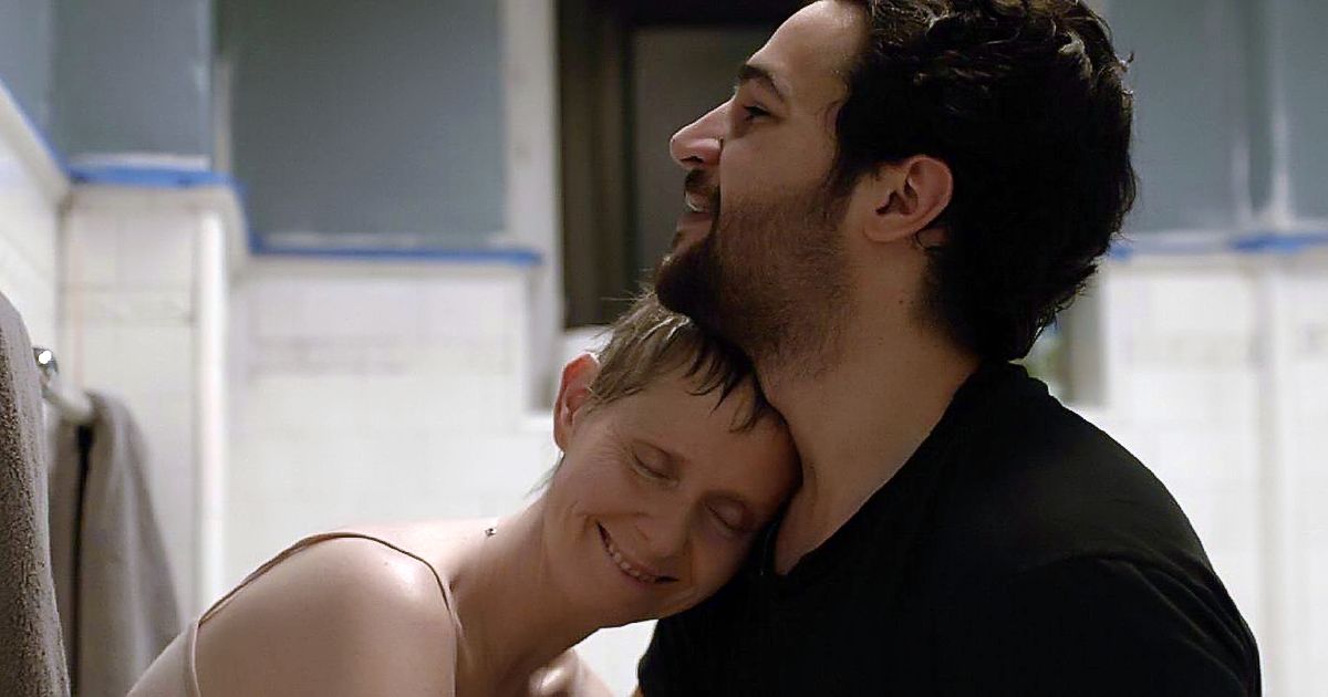 Синтия Никсон и Кристофер Эбботт в фильме «Джеймс Уайт», 2015 г. Синтия Никсон и Кристофер Эбботт в фильме «Джеймс Уайт»